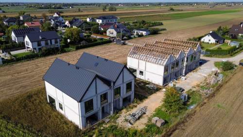 Dom - Komfortowe pokoje, ogród i ocieplone poddasze