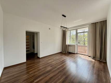 Bezpośrednio mieszkanie 34 m2, pokój z oddzielną widną kuchn