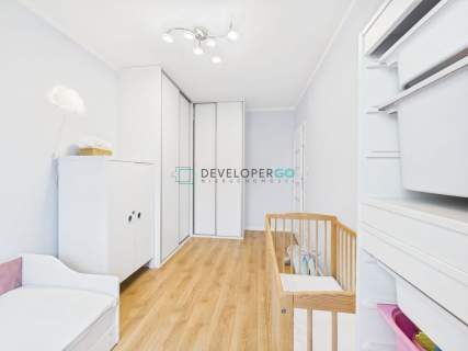 2 pokoje, oddzielna kuchnia, duży balkon i garaż