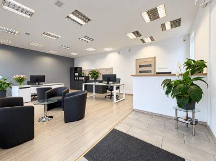 Tuż przy DK 81, duże witryny, 72m2