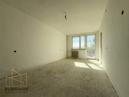 Mieszkanie do remontu - 28 m , balkon, I piętro