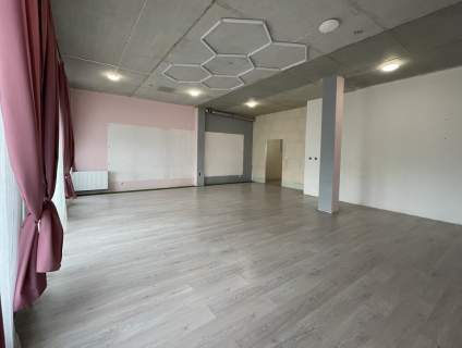 Pepowo - lokal położony w centrum parku handlowego.