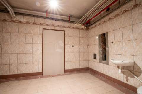 BEZ PROWIZJI Nowy witrynowy lokal 214m2. Krzywa.