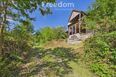 Drewniany dom z widokiem na Tatry