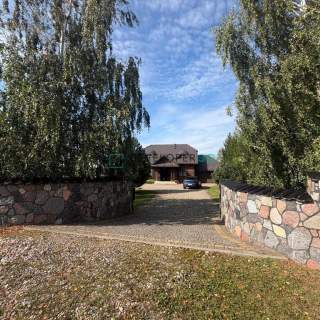 Niesamowita posiadłość nad jeziorem Gaładuś