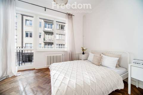 Hoża 35 Przedwojenna kamienica z windą 3 pokoje Śródmieście