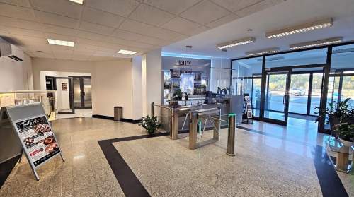 Na sklep/salon przy M1 - PARTER, BEZP. WEJŚOIE