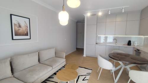 DO WYNAJĘCIA 3 pokoje balkon, klima PIERWSZY NAJEM