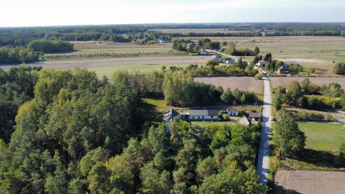 Siedlisko 1,1 ha dwa domy przy lesie - Siekierka Nowa gm. Chotcza.