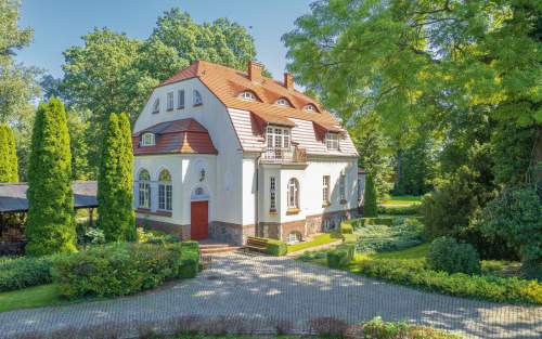 Dworek / dwa budynki z parkiem / hotel sale