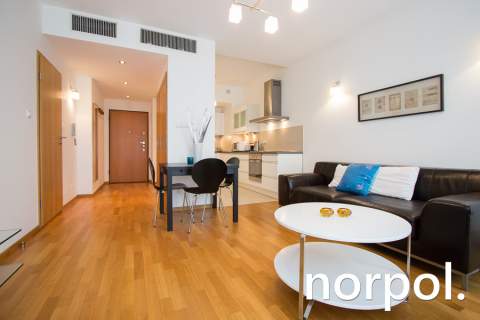 Angel Plaza Apartament 48 m z widokiem na ogród komórka, mi