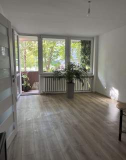 61 m 3 pokoje balkon po remoncie