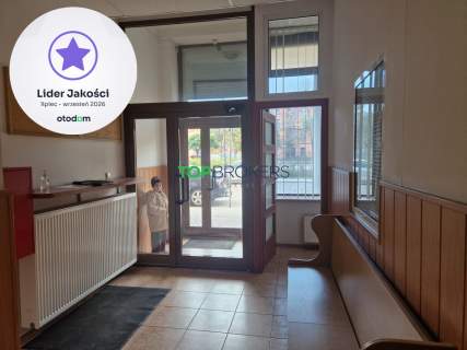 Wygodny lokal usługowy z witryną