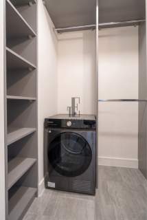 Nowoczesny apartament z garderobą w sercu Warszawy