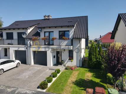 Piękny, zadbany bliźniak z garażem i zielenią 