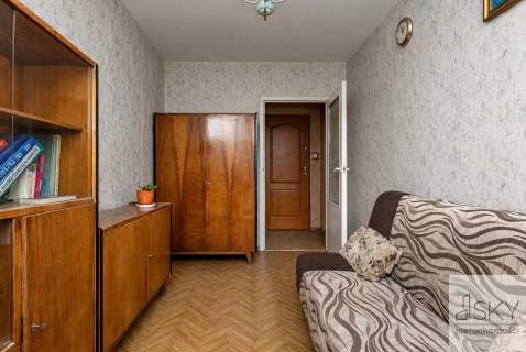 2 pokoje Komandorska przy UE do remontu