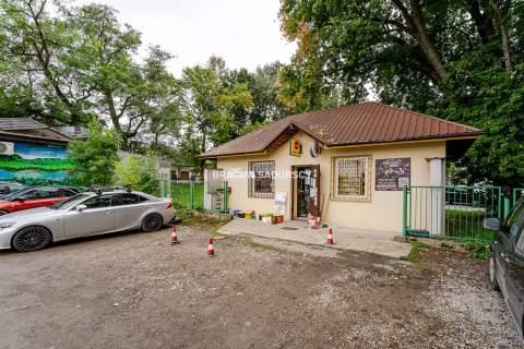 Budynek wolnostojący / pętla MPK / duży ruch