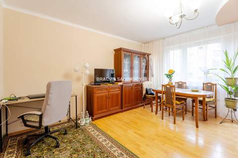 2 POKOJE 52 m2 II PIĘTRO OS. SIKORSKIEGO