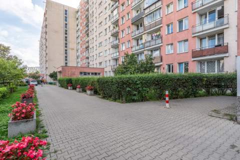 2 pokoje z balkonem przy metrze Kondratowicza