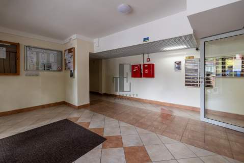 2 pokoje z widokiem do remontu 200 m od Metra