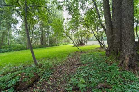 Prywatny park z możliwościa zabudowy/9400m/dostęp do rzeki Zw