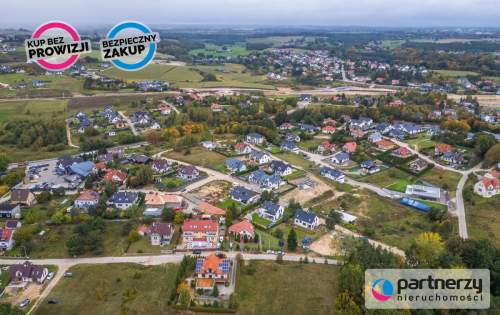 Dom z dwoma niezależnymi mieszkaniami. obok Żukowa