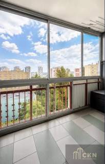 2 pokoje po generalnym remoncie Osobna jasna kuchnia Duży balkon...