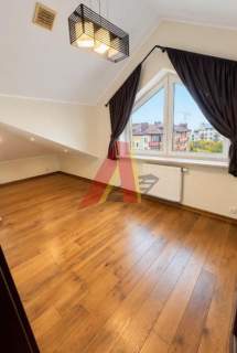 92m2, miejsce postojowe , balkon i piwnica