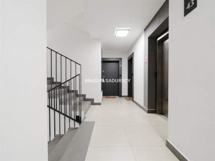 Kawalerka I piętro winda balkon garaż