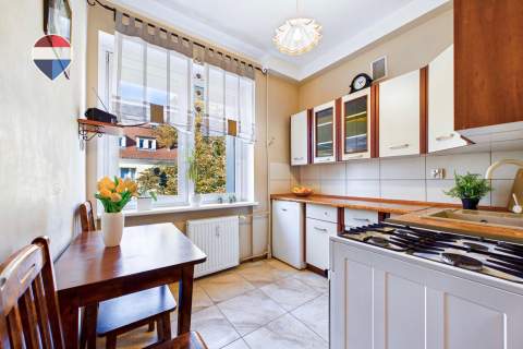 Na sprzedaż 2 pokoje z balkonem i spiżarnią 