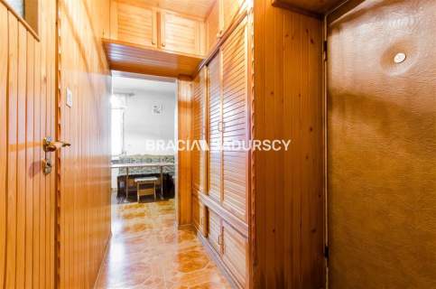 Lipska 1 - POK BLISKO TRAMWAJU