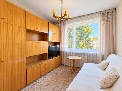3 pokoje, 56 m , balkon, osobna kuchnia
