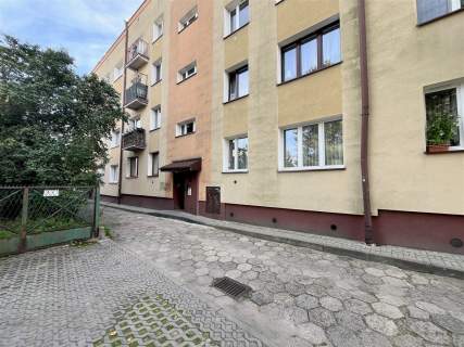 Przestronne z dużym balkonem na 1 piętrze