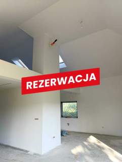 Nowy dom parterowy z antresolą.