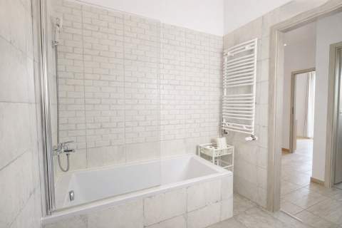 Wynajmę mieszkanie 2-pok. 48 m2, Balzaka 2f/Oporów