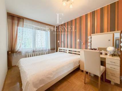 Mieszkanie 4-pokojowe z balkonem, piwnicą i 2-ma garażami