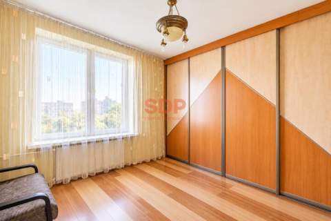 2 pokoje z osobą kuchnią i balkonem w centrum