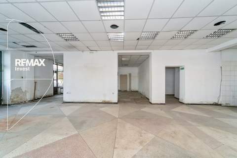 Lokal z parkingiem w centrum miasta