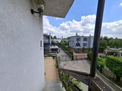 Pół domu z dużym tarasem, wysoki garaż, ogródek