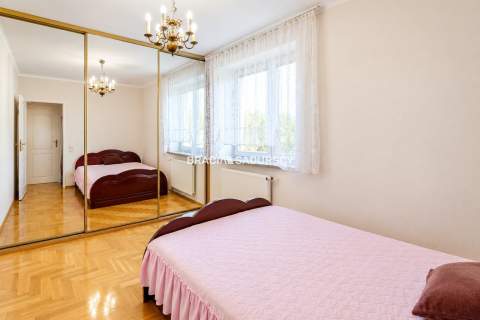 Trzy pokoje Znakomity stan Do wejścia 74m2