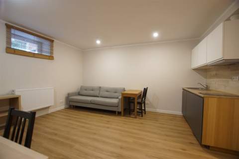 ul. CHOCIMSKA 25,14 m2 suterena