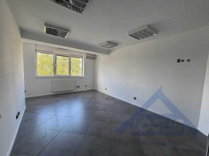 Biuro przy metrze od zaraz 210 m2.
