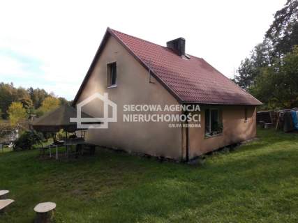 Niepowtarzalny dom w otoczeniu lasów.