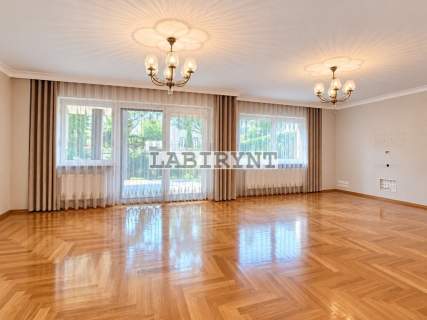 Stradom - luksusowa rezydencja - dom 440m2 budynek gospodarczy...