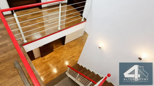 Dom z gabinetem na parterze i dużą działką