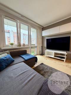 30 m2, osobna kuchnia, balkon, 1 piętro