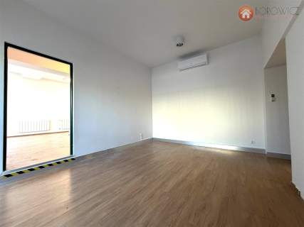 Lokal 71,5 m2, parking i klimatyzacja, parter