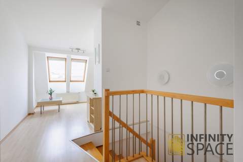 Dwupoziomowe 100m2 Sauna Kominek Garaż