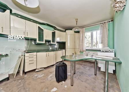 Dwa mieszkania, dwa garaż, jeden dom