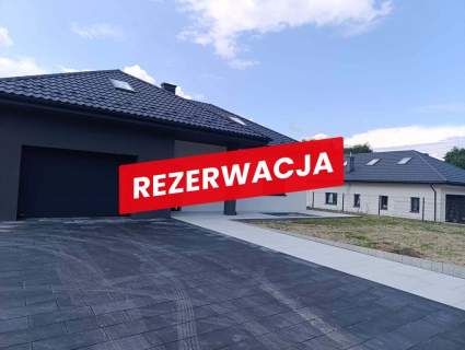 Nowy dom parterowy z antresolą.